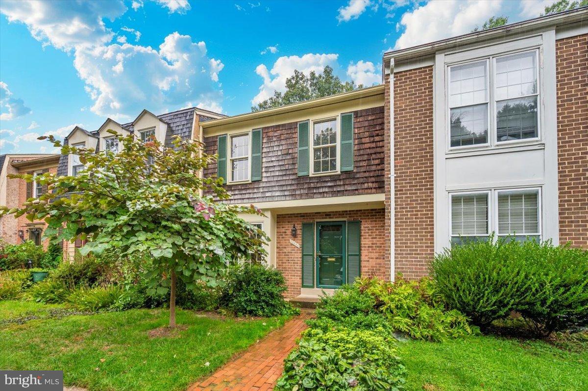 SHADOW OAK - Residential