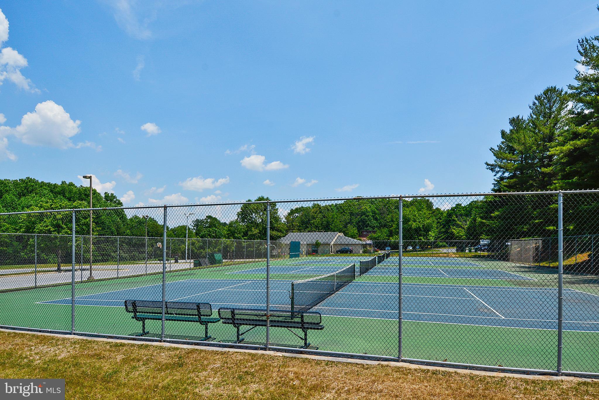 SHADOW OAK - Residential