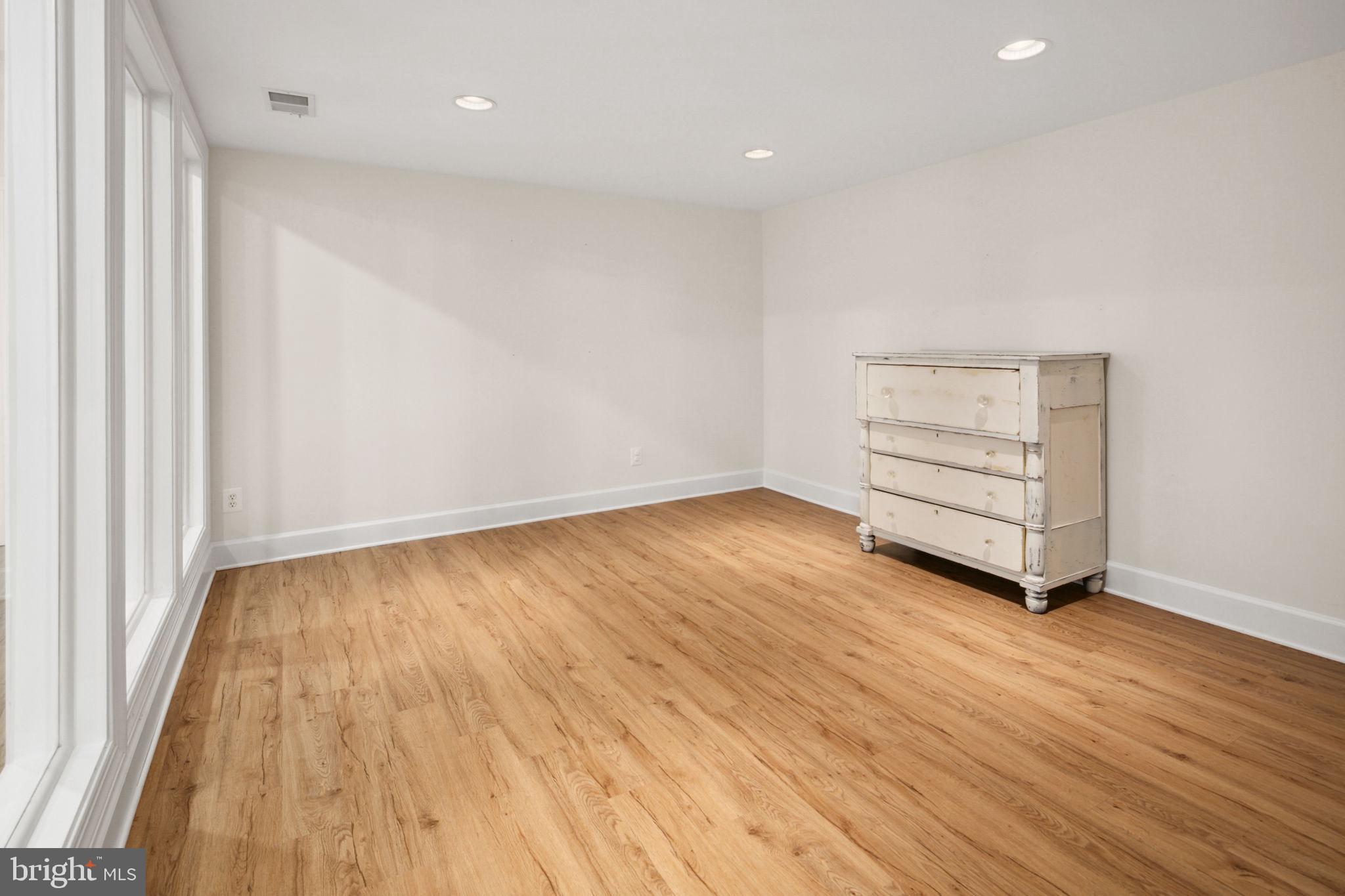 RED CEDAR - Residential