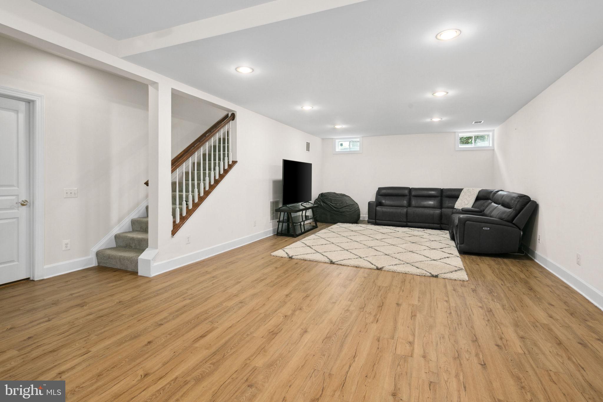 RED CEDAR - Residential