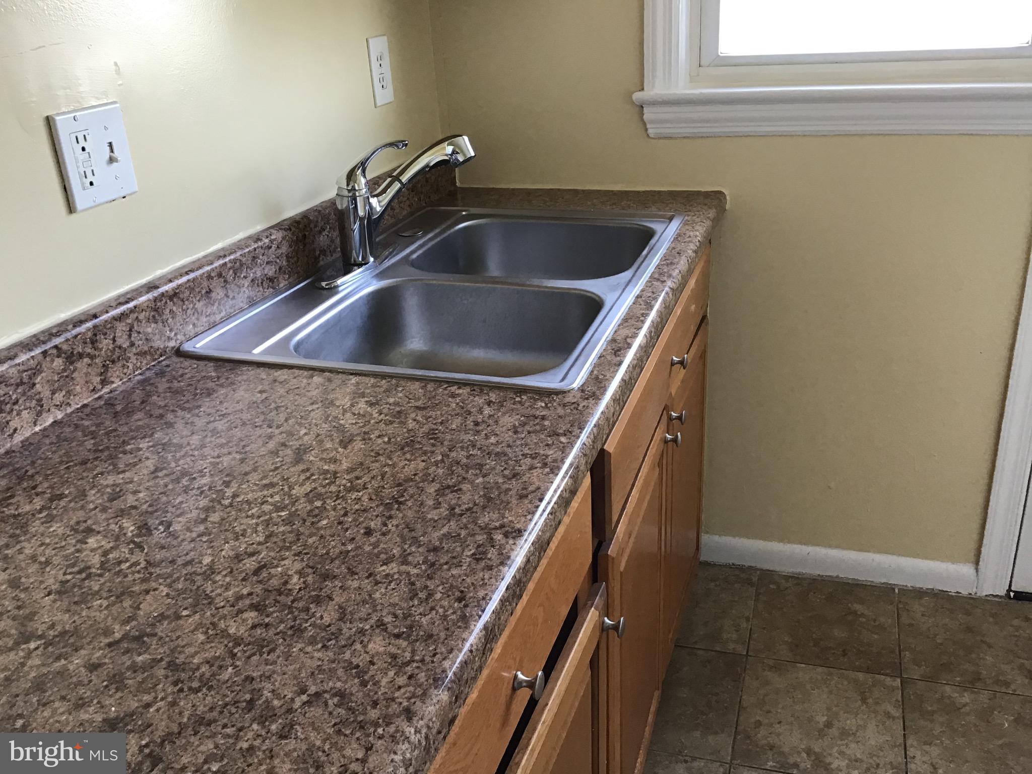 IVERSON MEWS CONDOMINIUM - Residential Lease