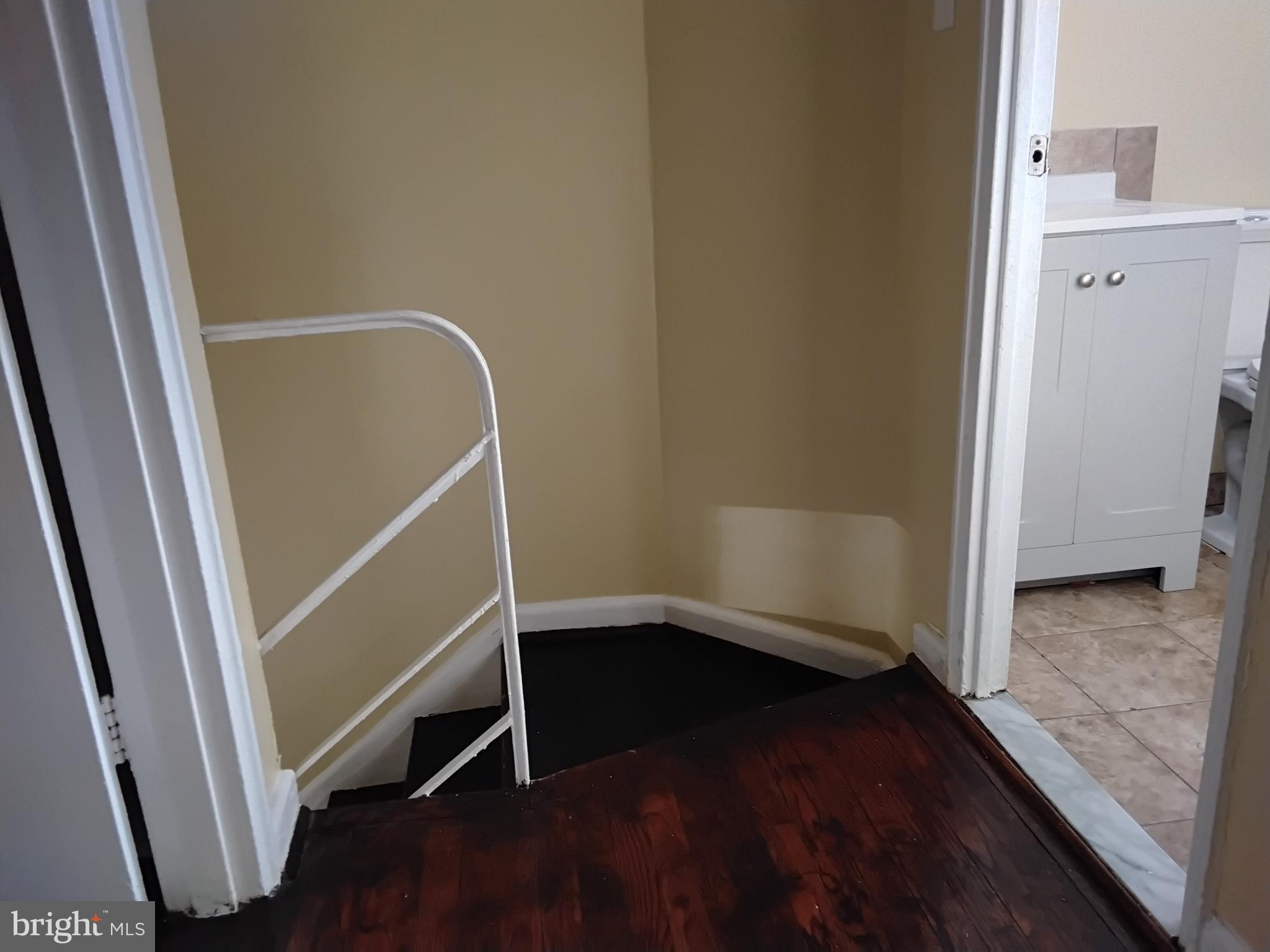 IVERSON MEWS CONDOMINIUM - Residential Lease