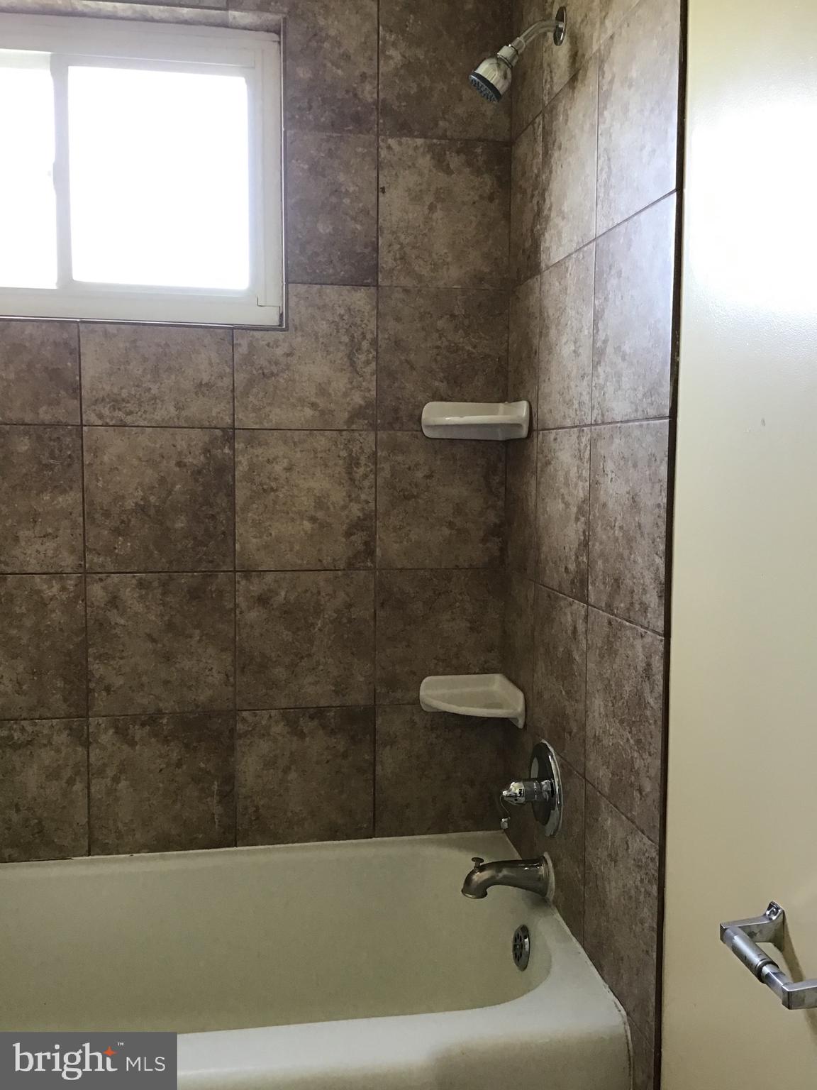 IVERSON MEWS CONDOMINIUM - Residential Lease