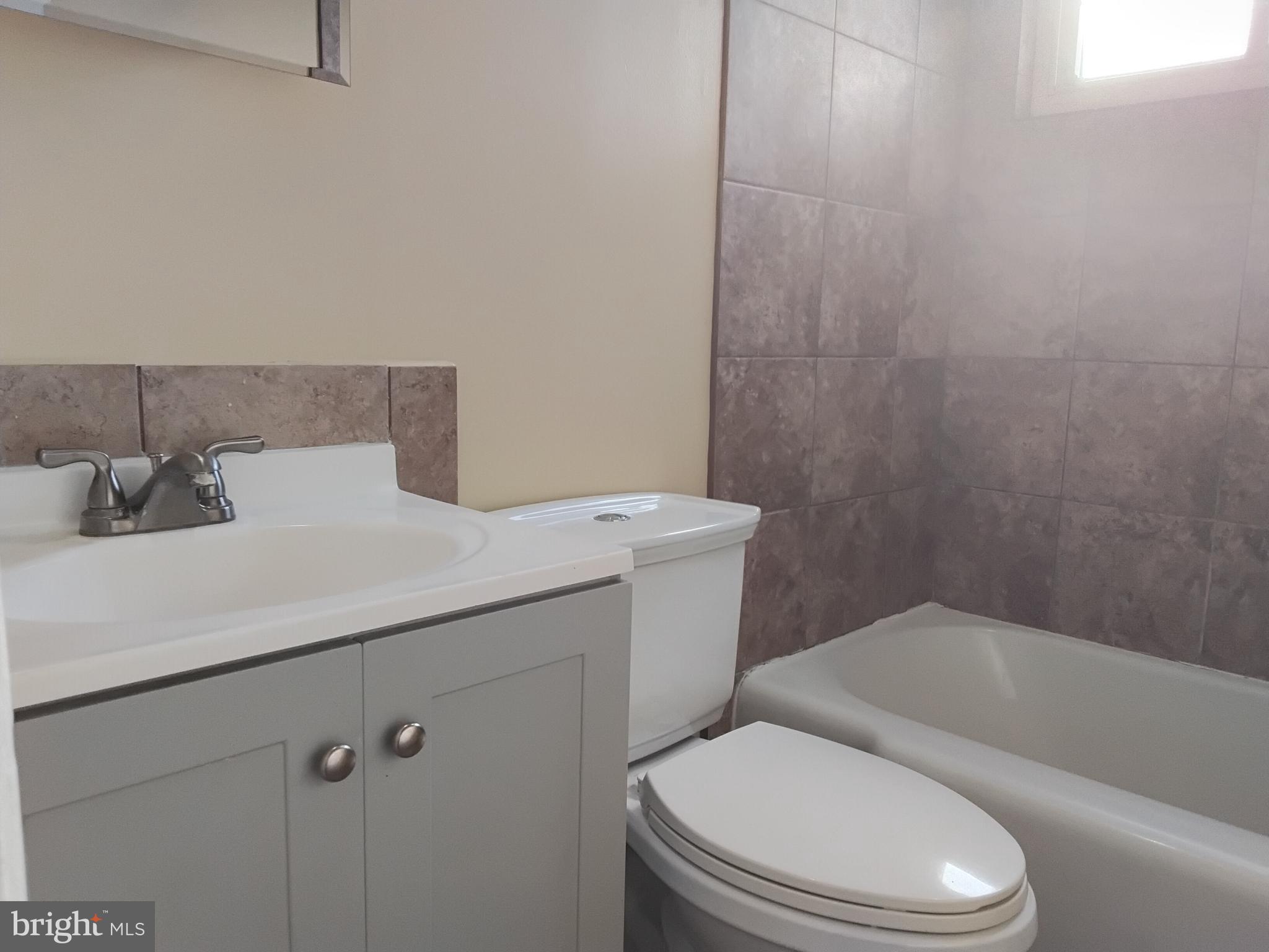 IVERSON MEWS CONDOMINIUM - Residential Lease