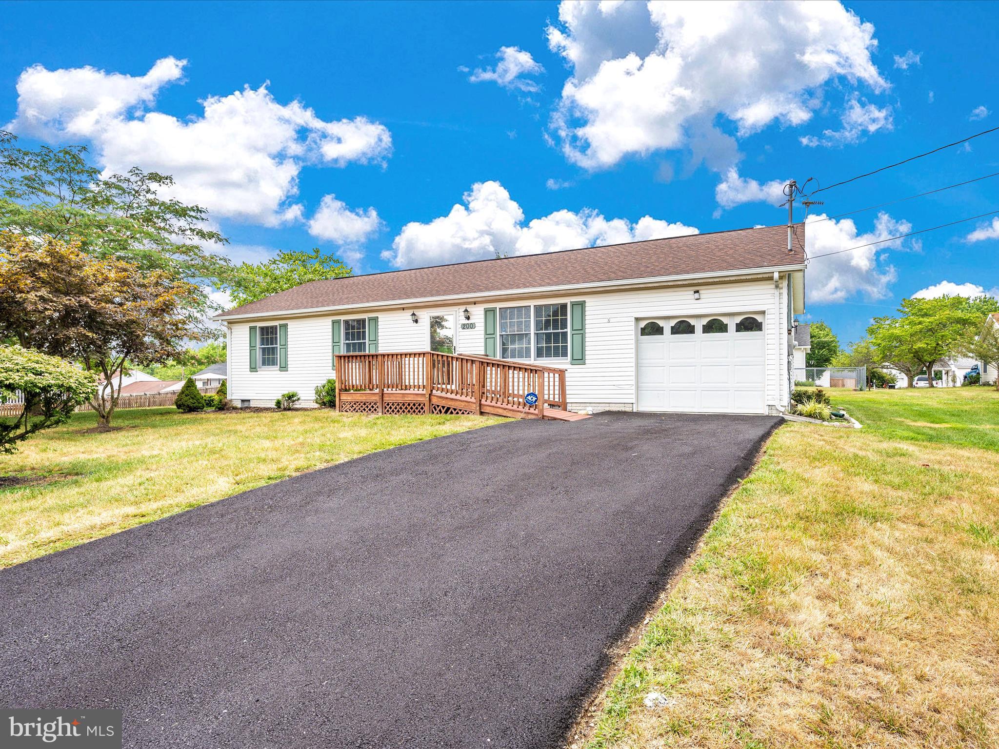 ROLLING HILLS - Residential