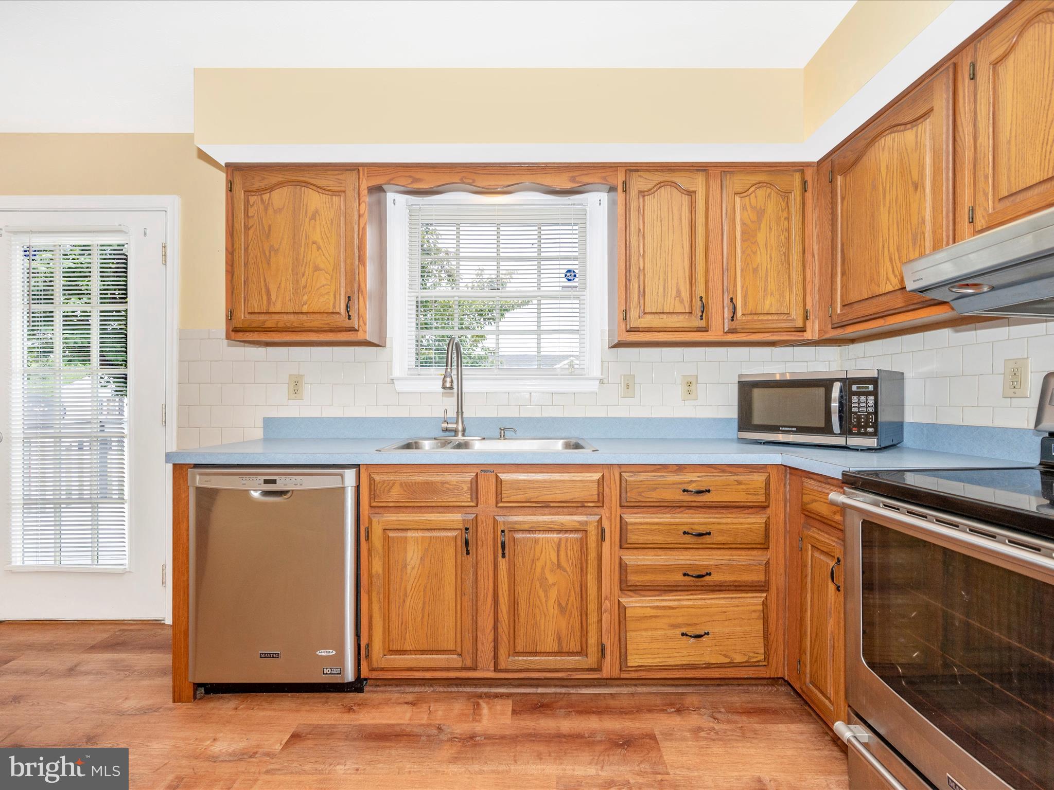 ROLLING HILLS - Residential