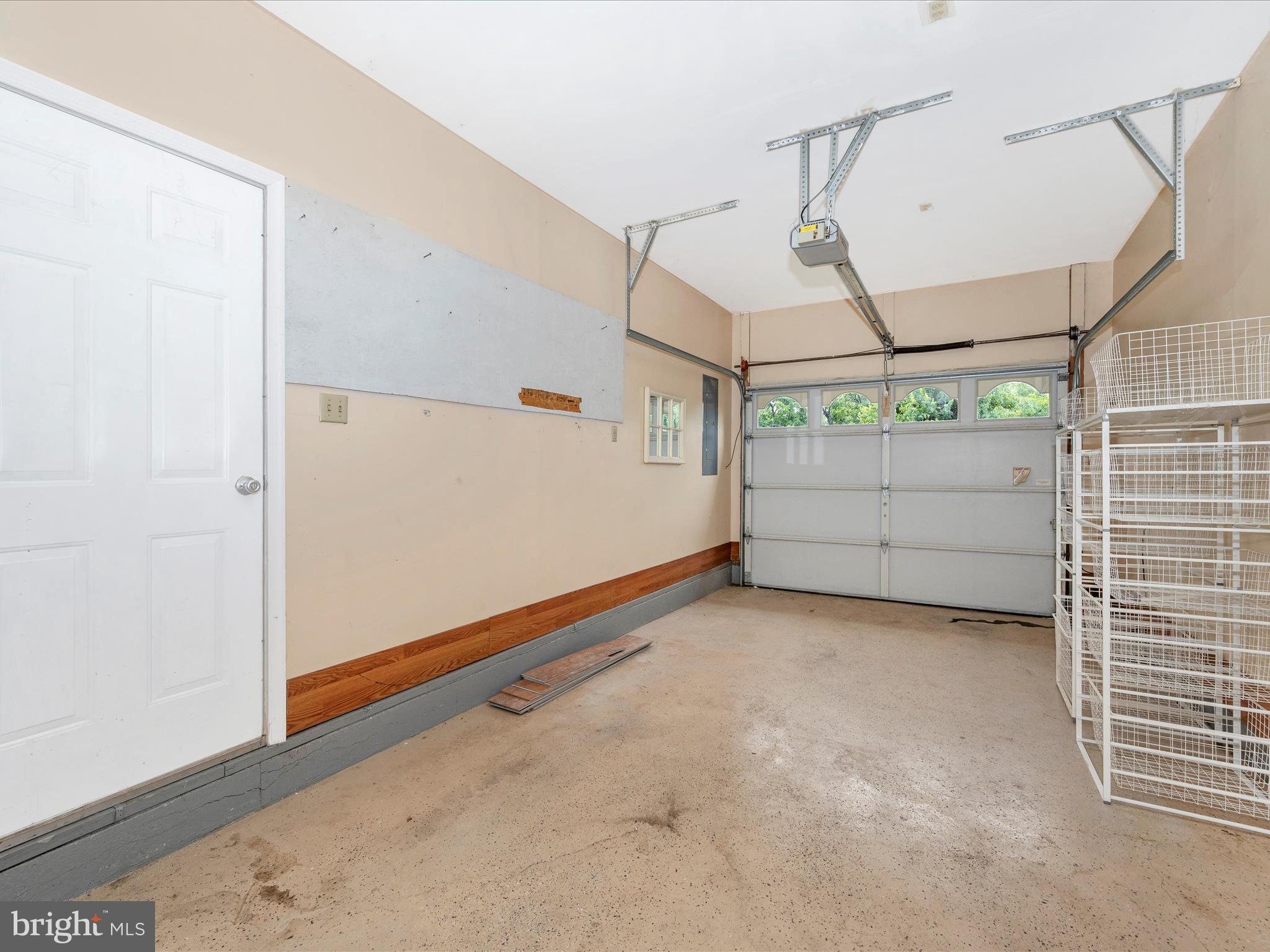 ROLLING HILLS - Residential