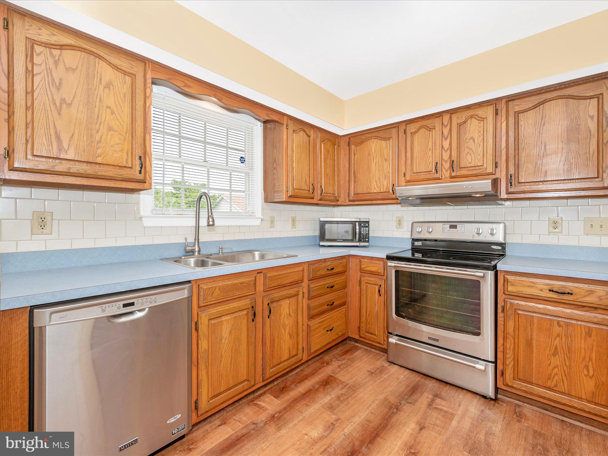 ROLLING HILLS - Residential