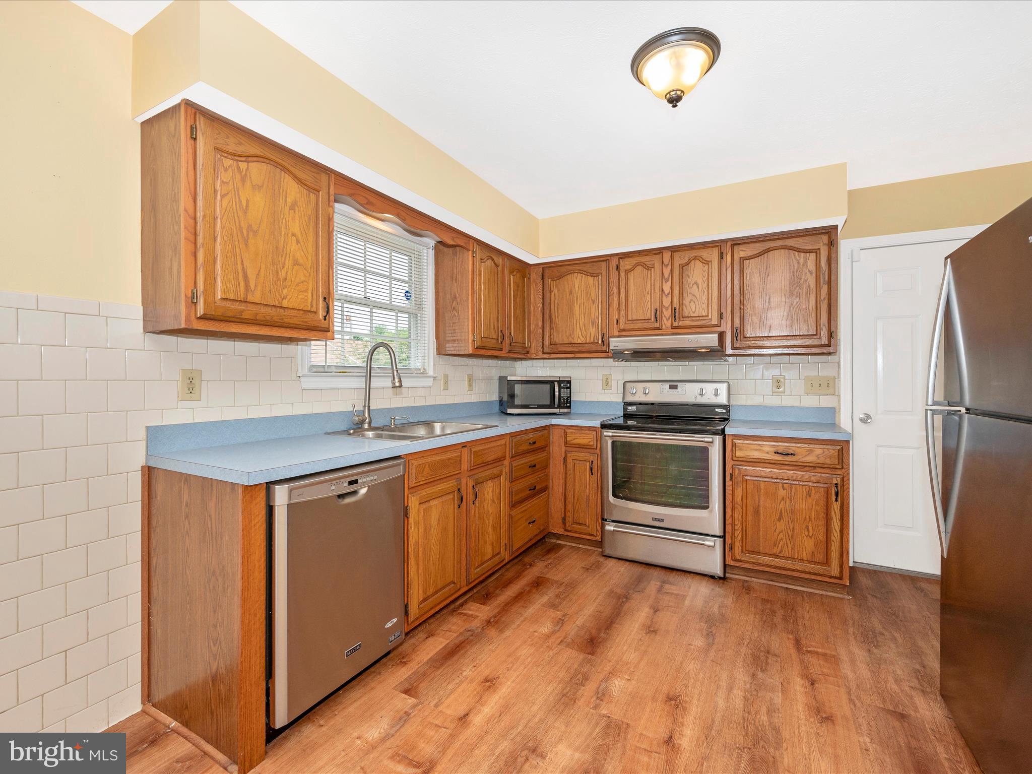 ROLLING HILLS - Residential