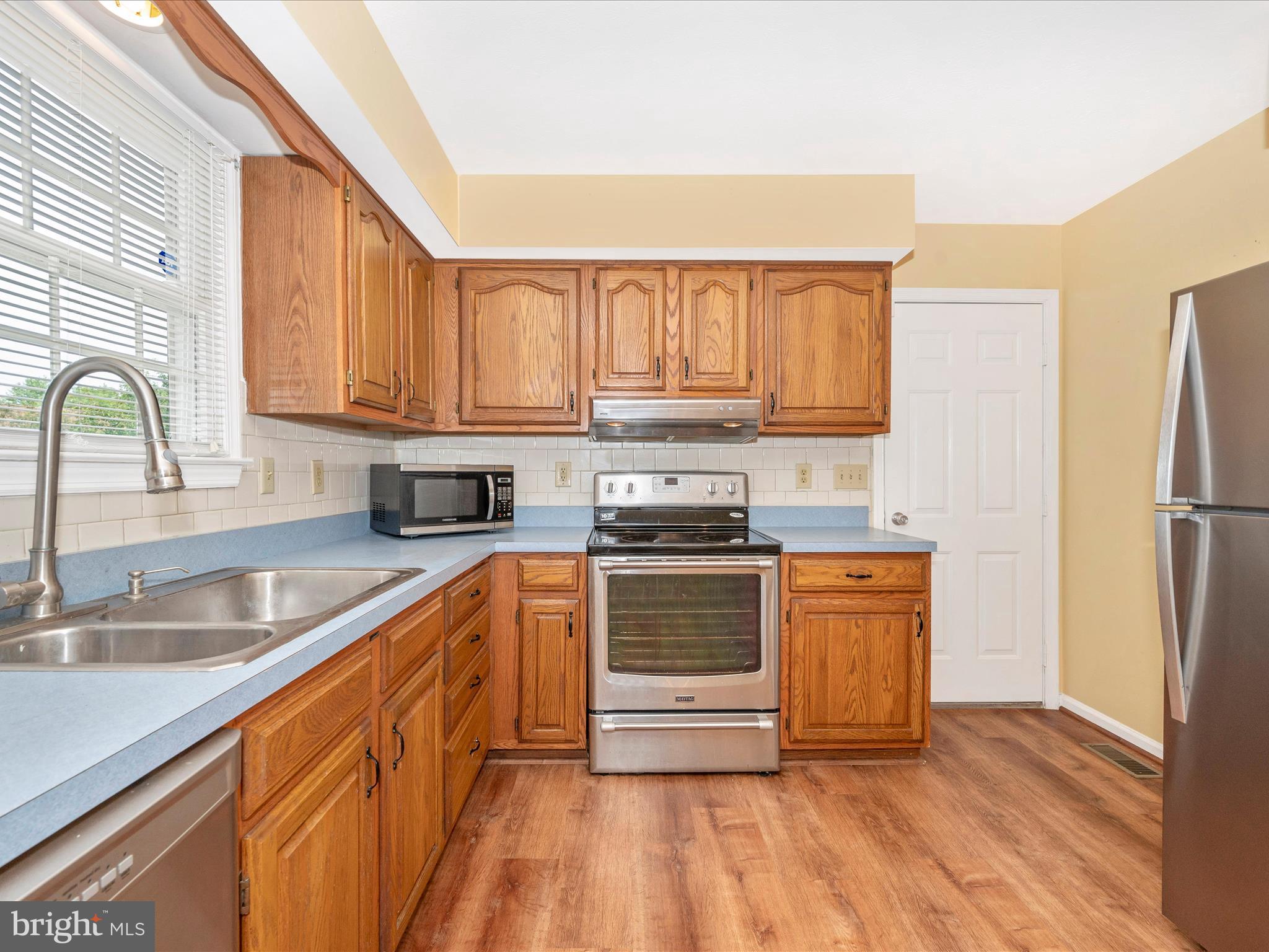 ROLLING HILLS - Residential