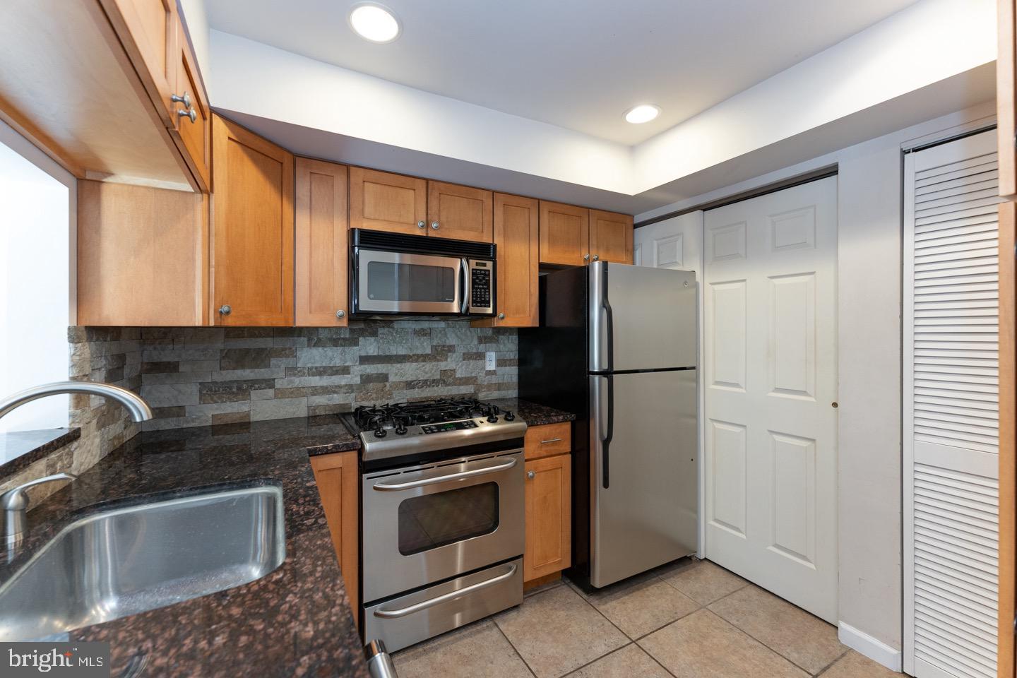 FAIRMOUNT - Residential Lease