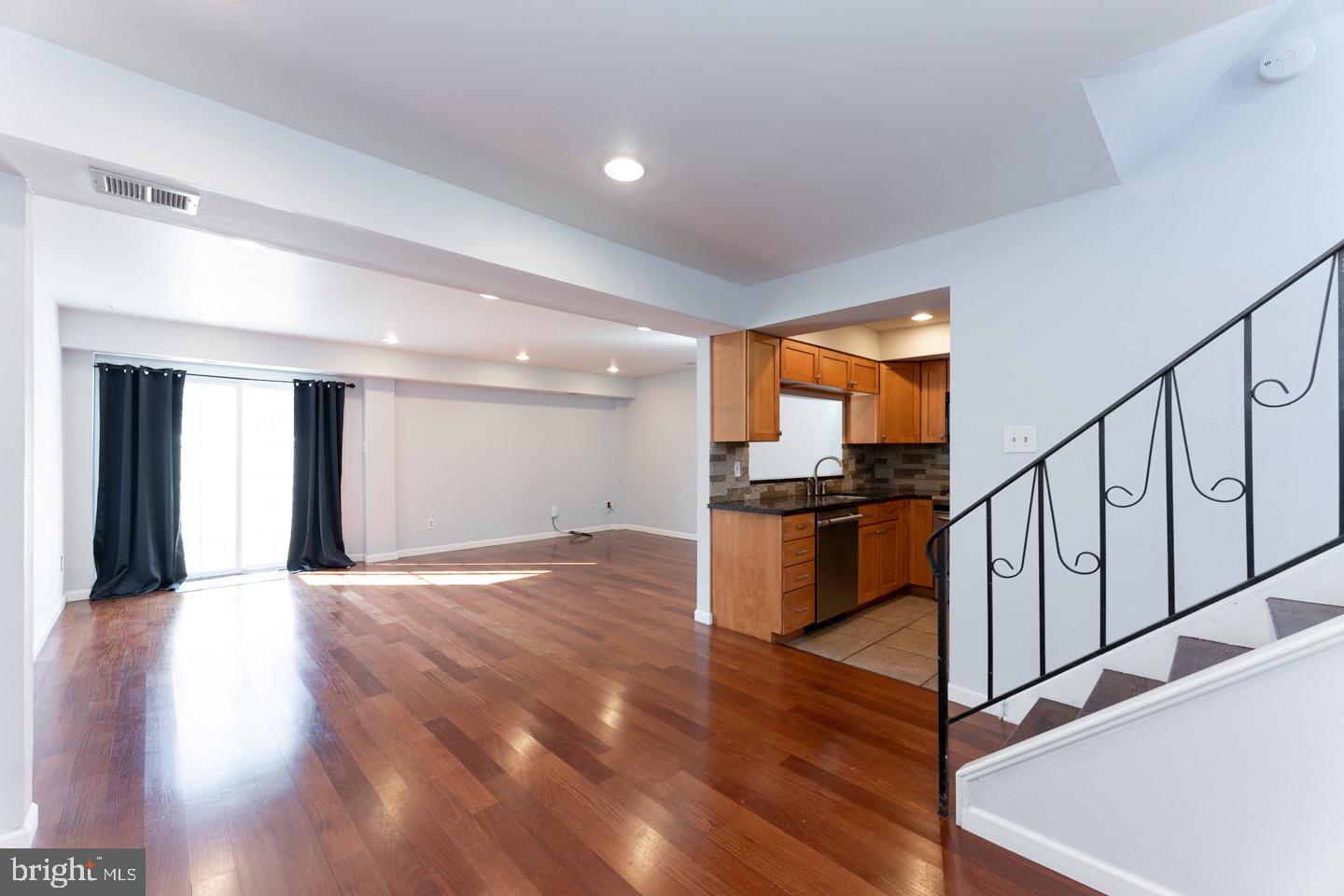 FAIRMOUNT - Residential Lease