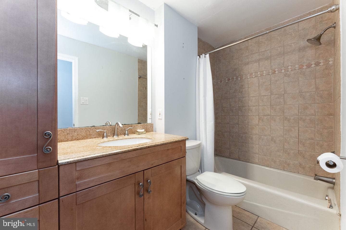 FAIRMOUNT - Residential Lease