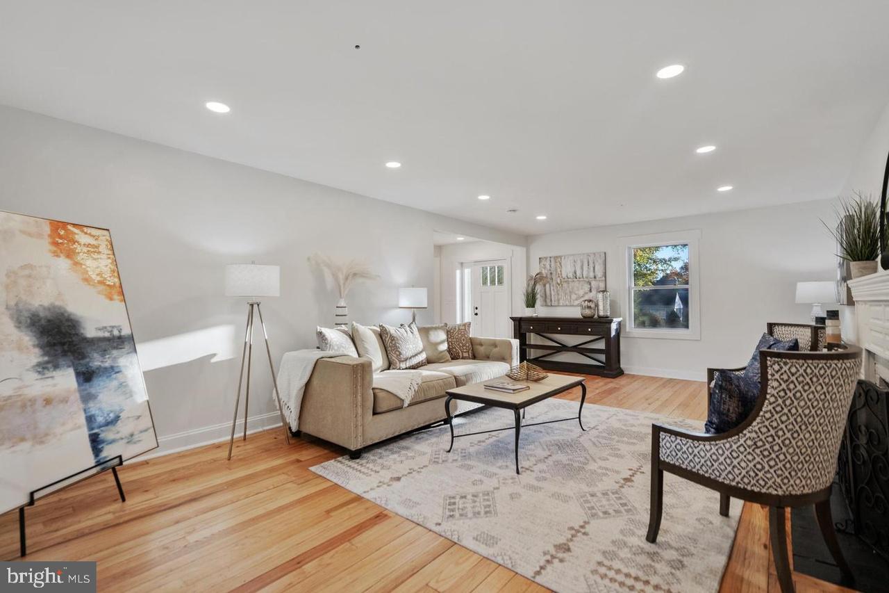 PINECREST - Residential