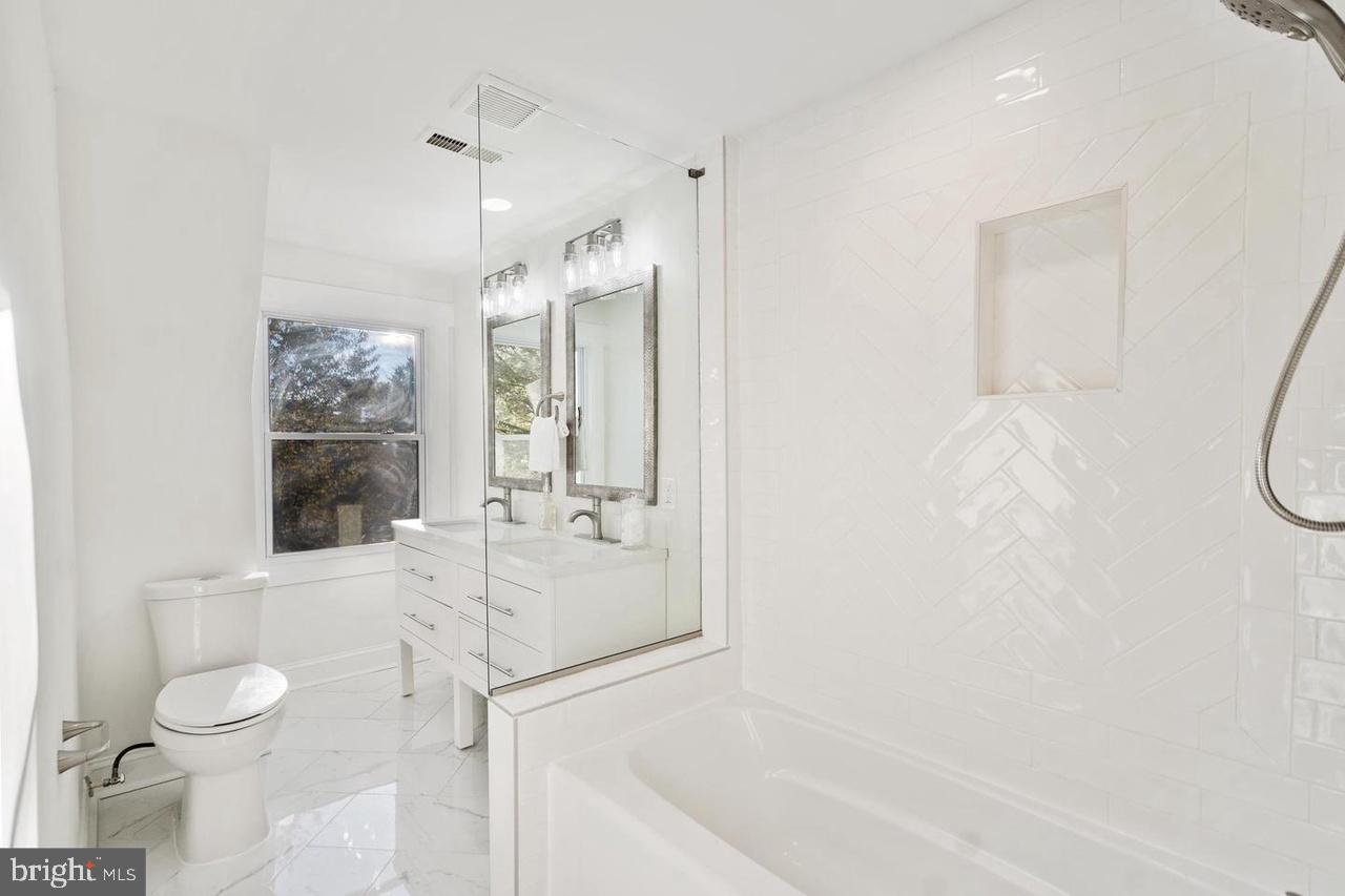 PINECREST - Residential