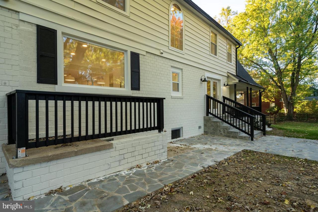 PINECREST - Residential