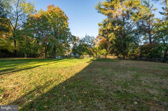 PINECREST - Residential