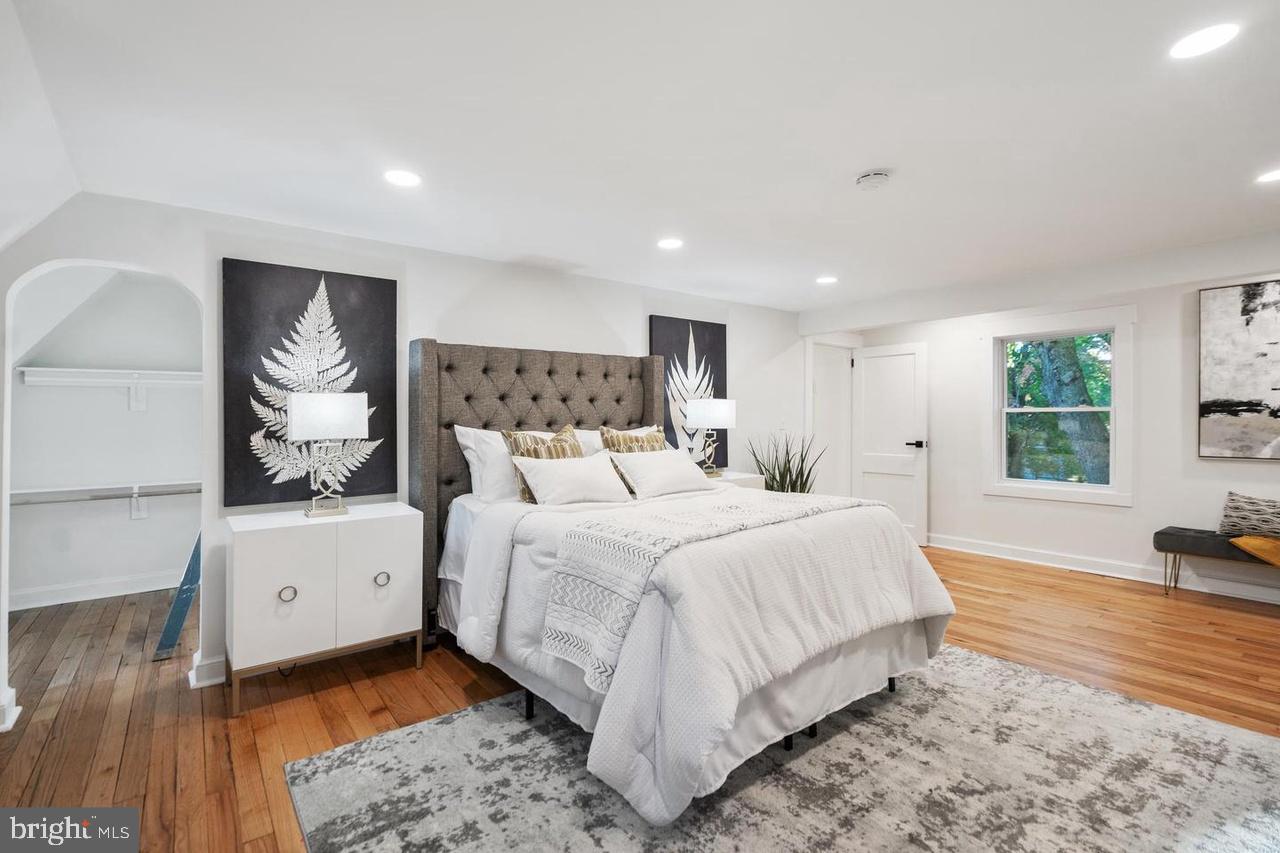 PINECREST - Residential
