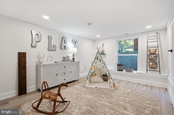PINECREST - Residential