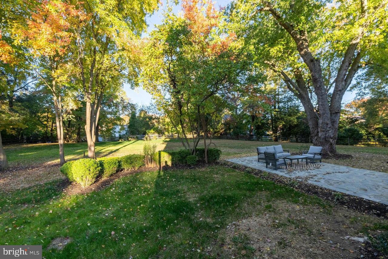 PINECREST - Residential