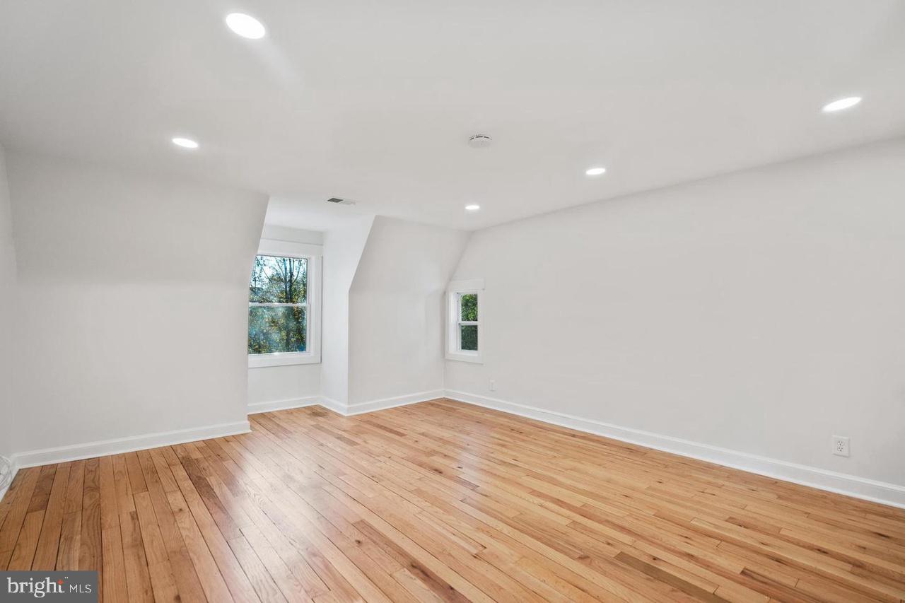 PINECREST - Residential
