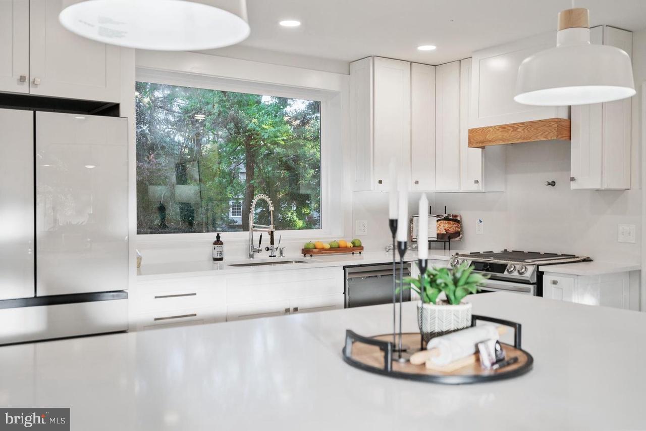 PINECREST - Residential
