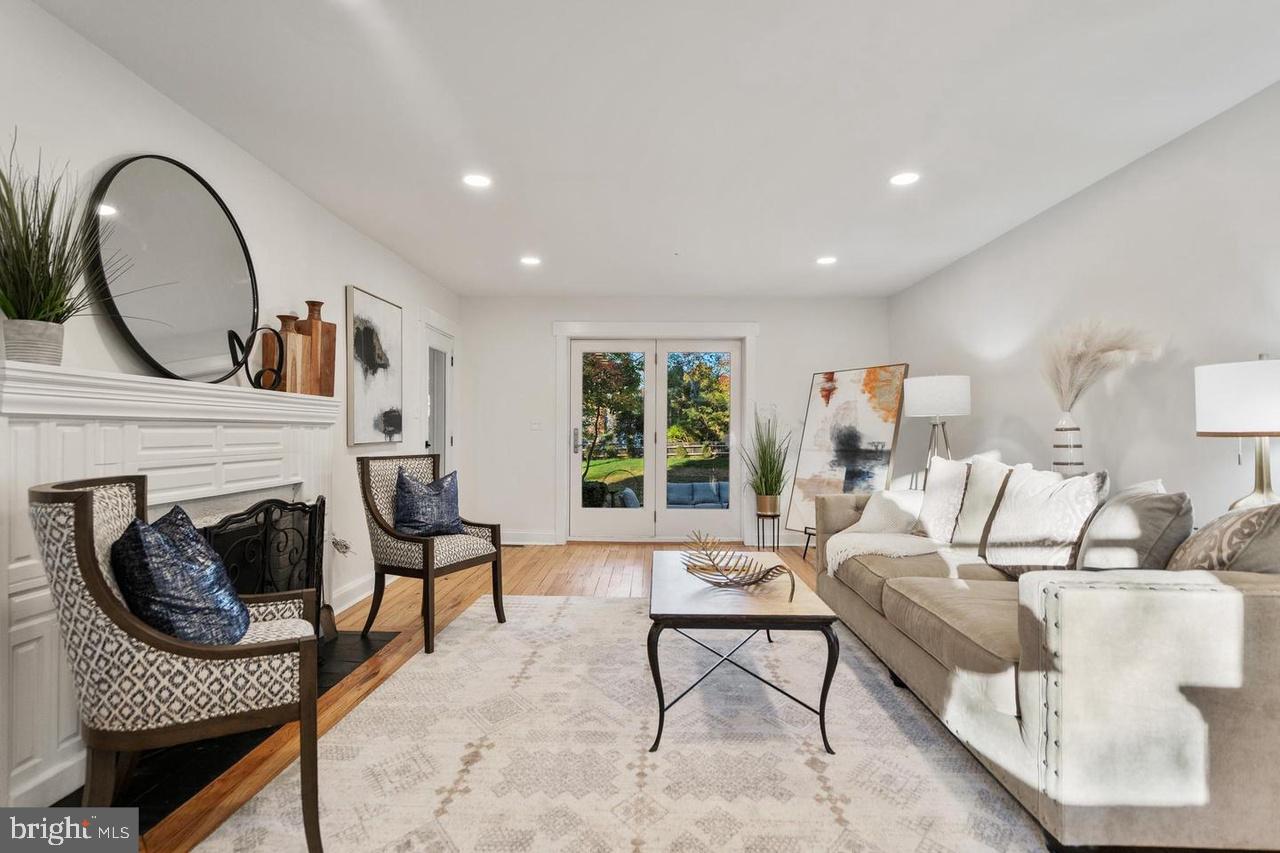 PINECREST - Residential