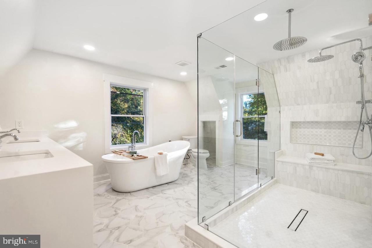 PINECREST - Residential