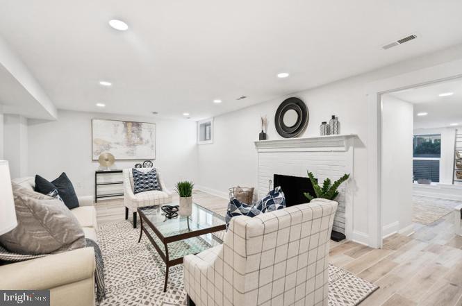 PINECREST - Residential