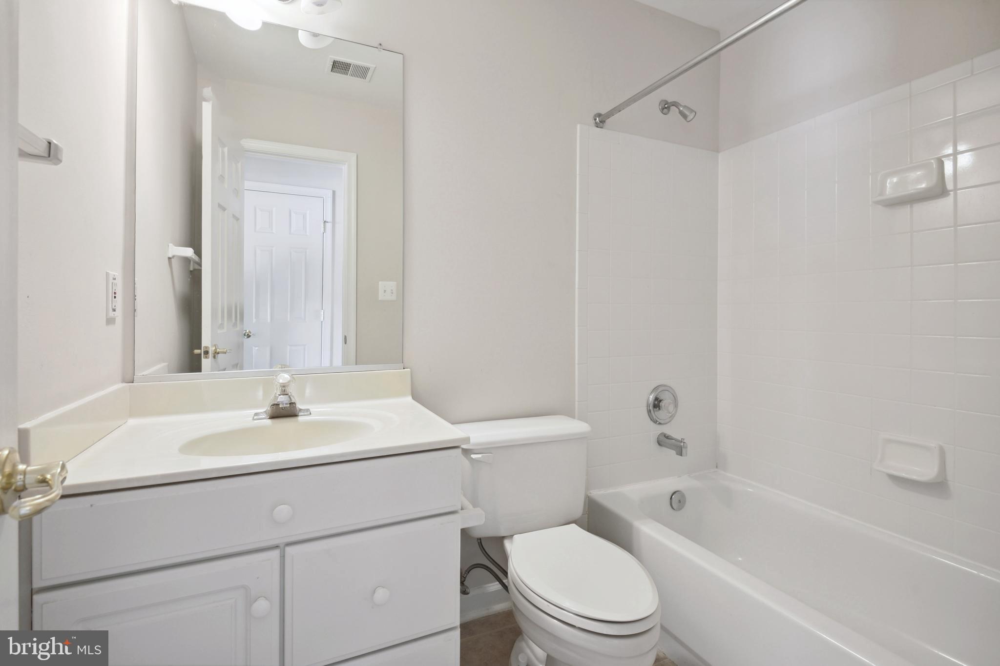 LOWES ISLAND/CASCADES - Residential Lease