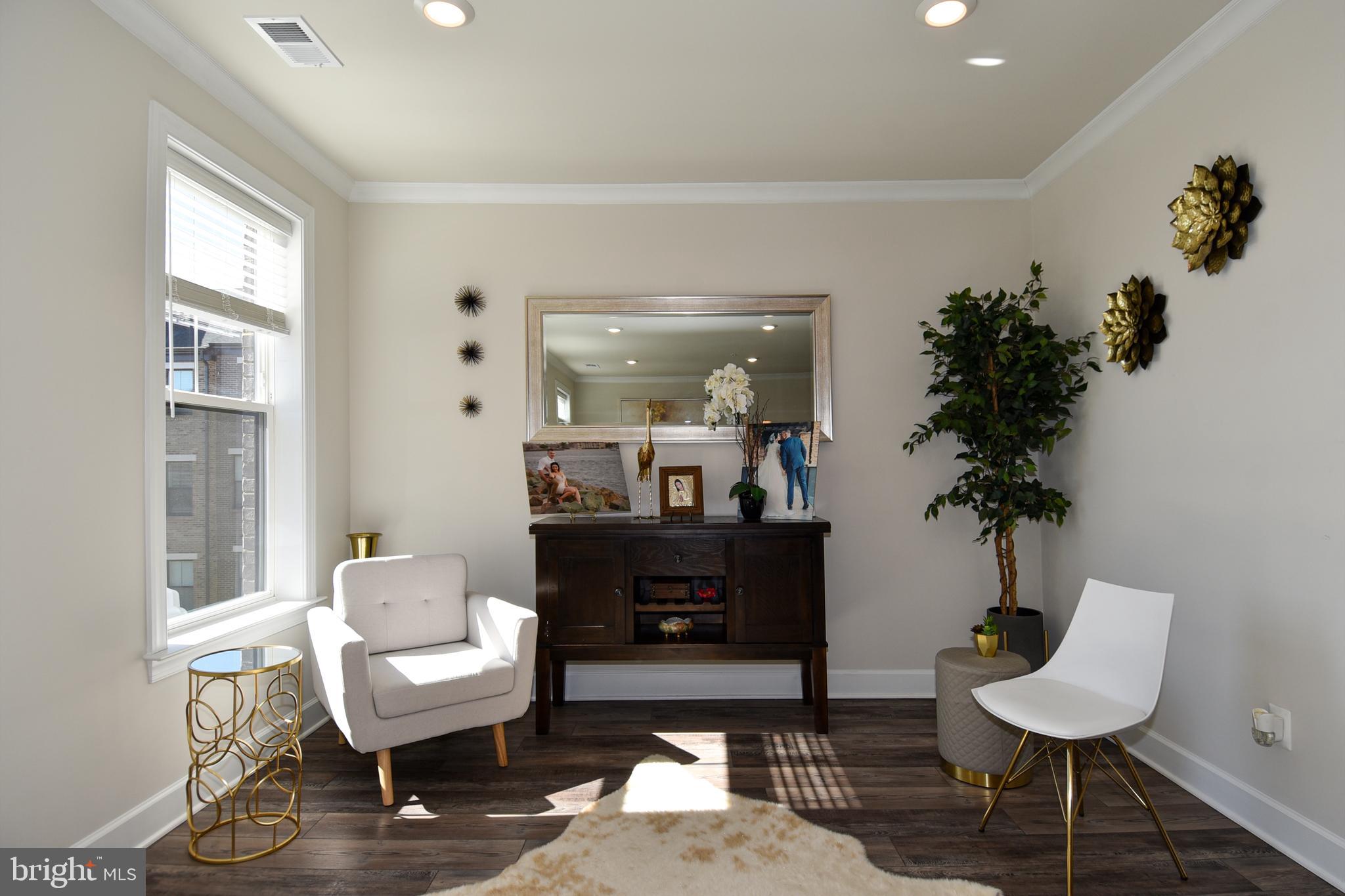 METRO WALK AT MOOREFIELD STATION - Residential Lease