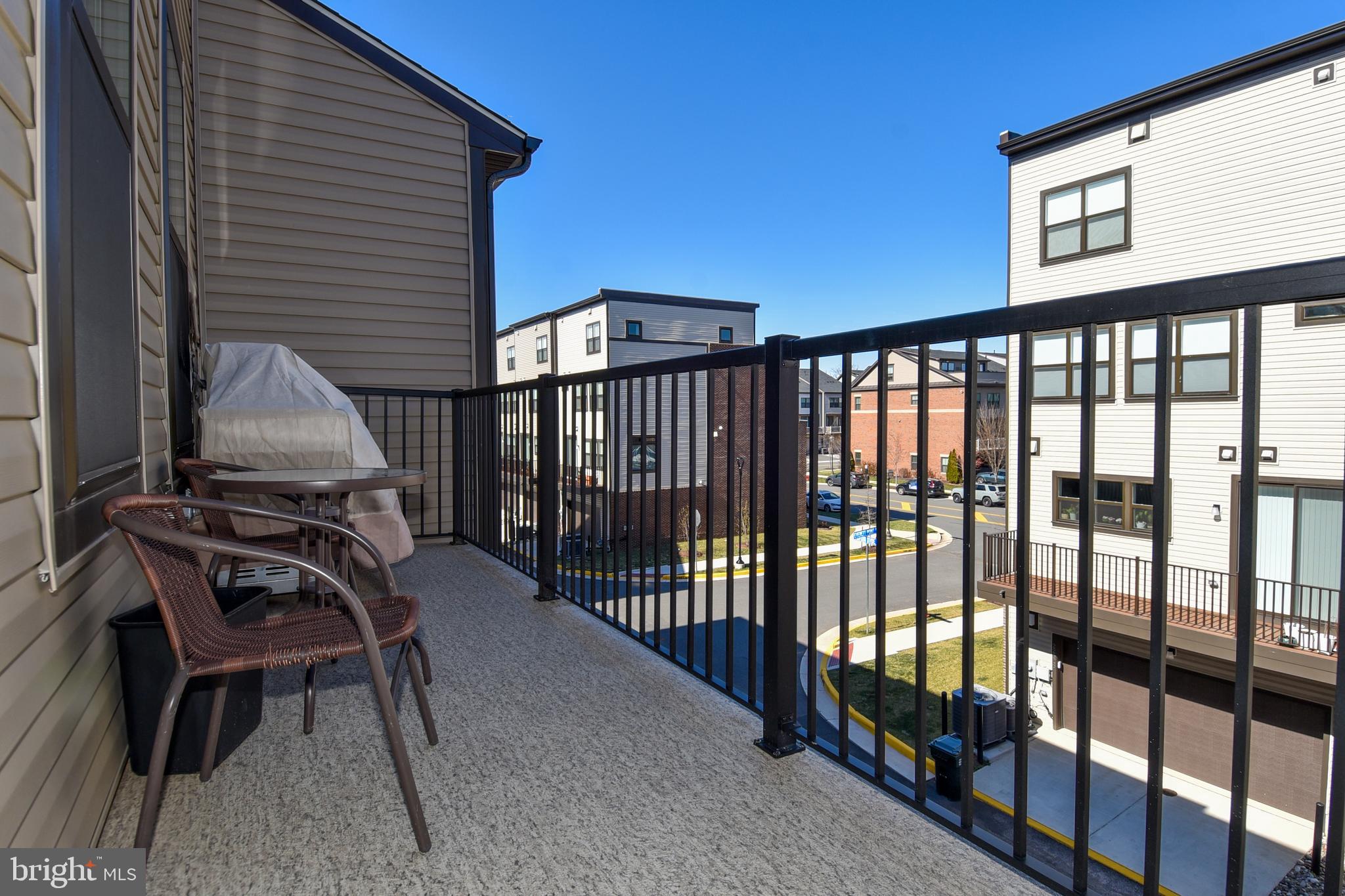 METRO WALK AT MOOREFIELD STATION - Residential Lease