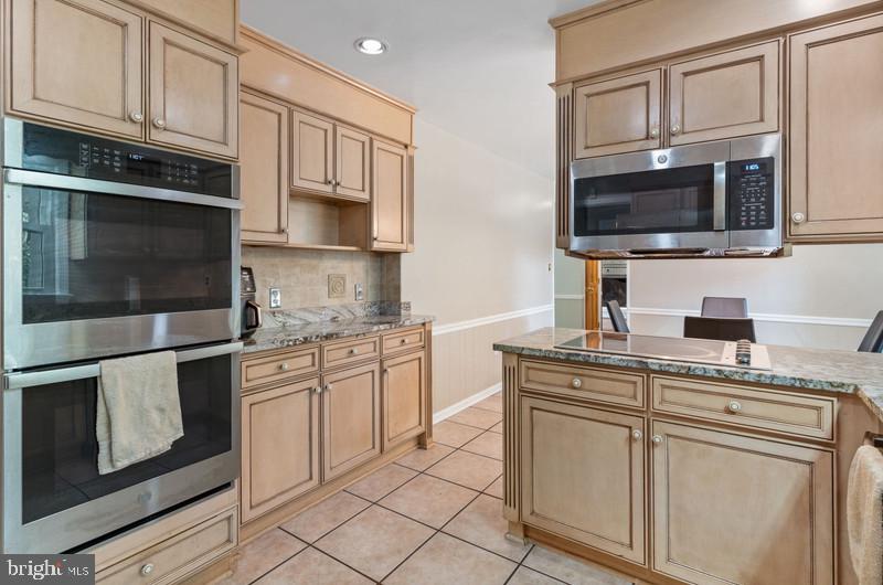 TANTALLON ON THE POTOMAC - Residential