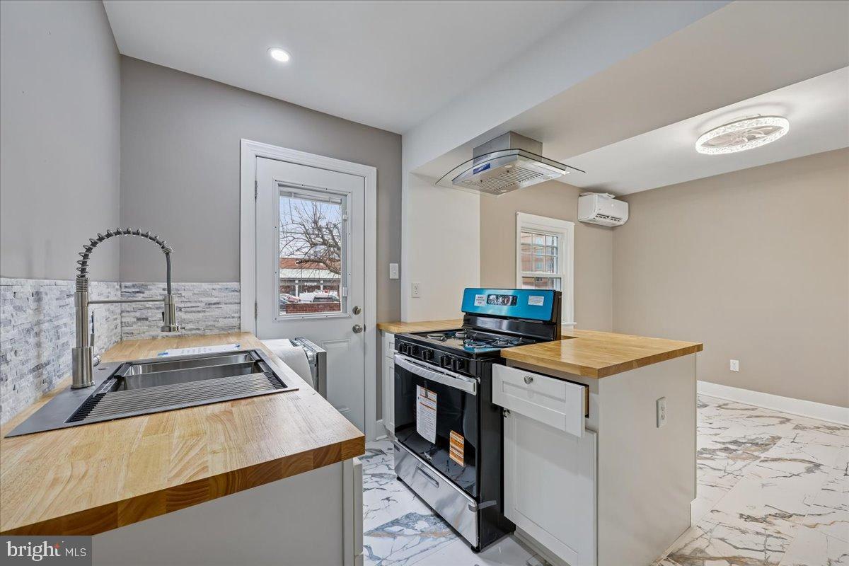 1041 N MONROE STREET