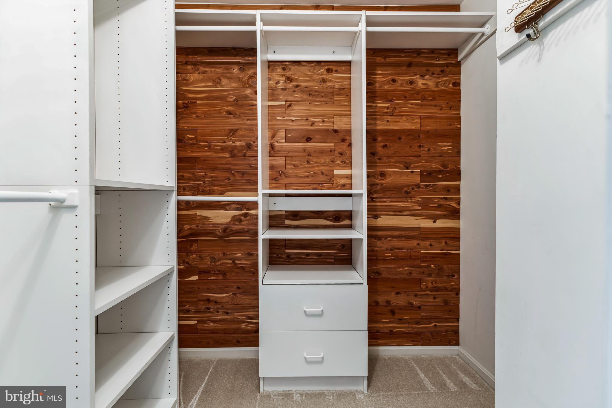 COUNTRY CLUB LAKE - Residential