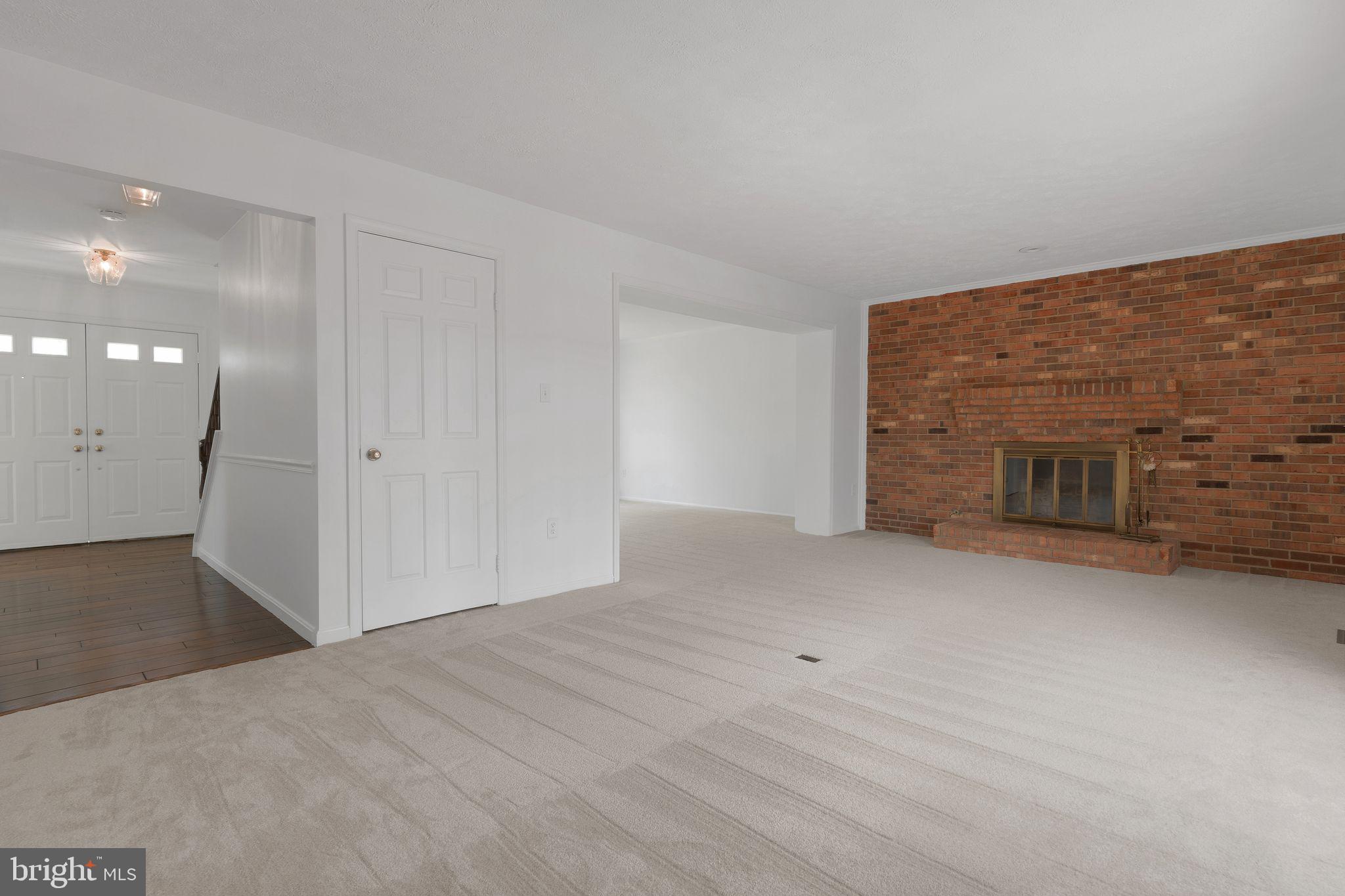 COUNTRY CLUB LAKE - Residential