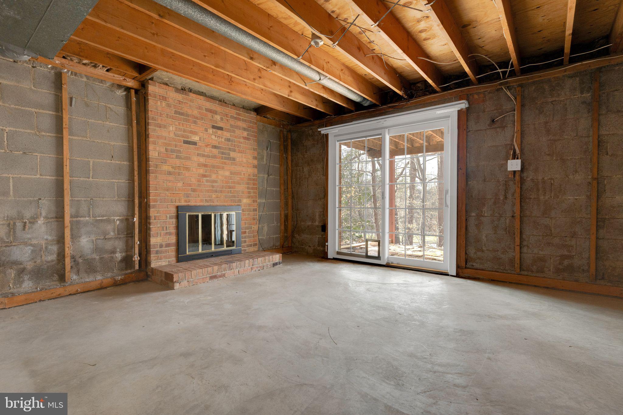 COUNTRY CLUB LAKE - Residential