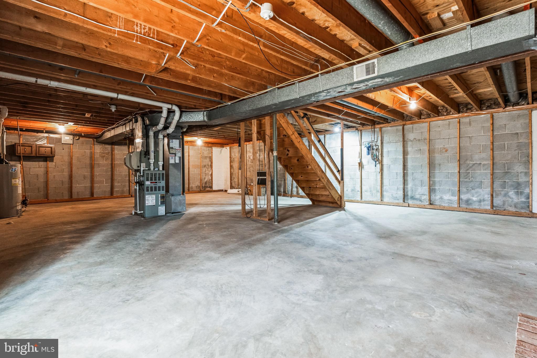 COUNTRY CLUB LAKE - Residential