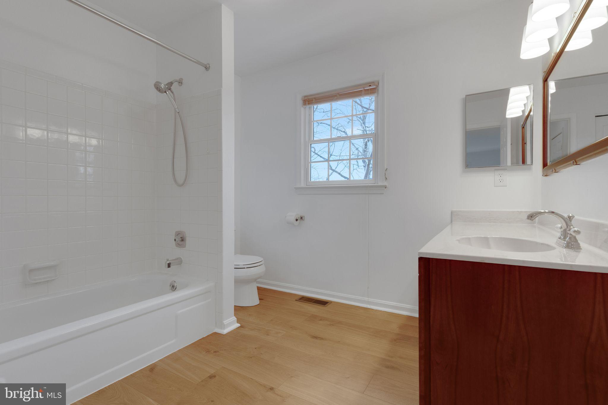 COUNTRY CLUB LAKE - Residential