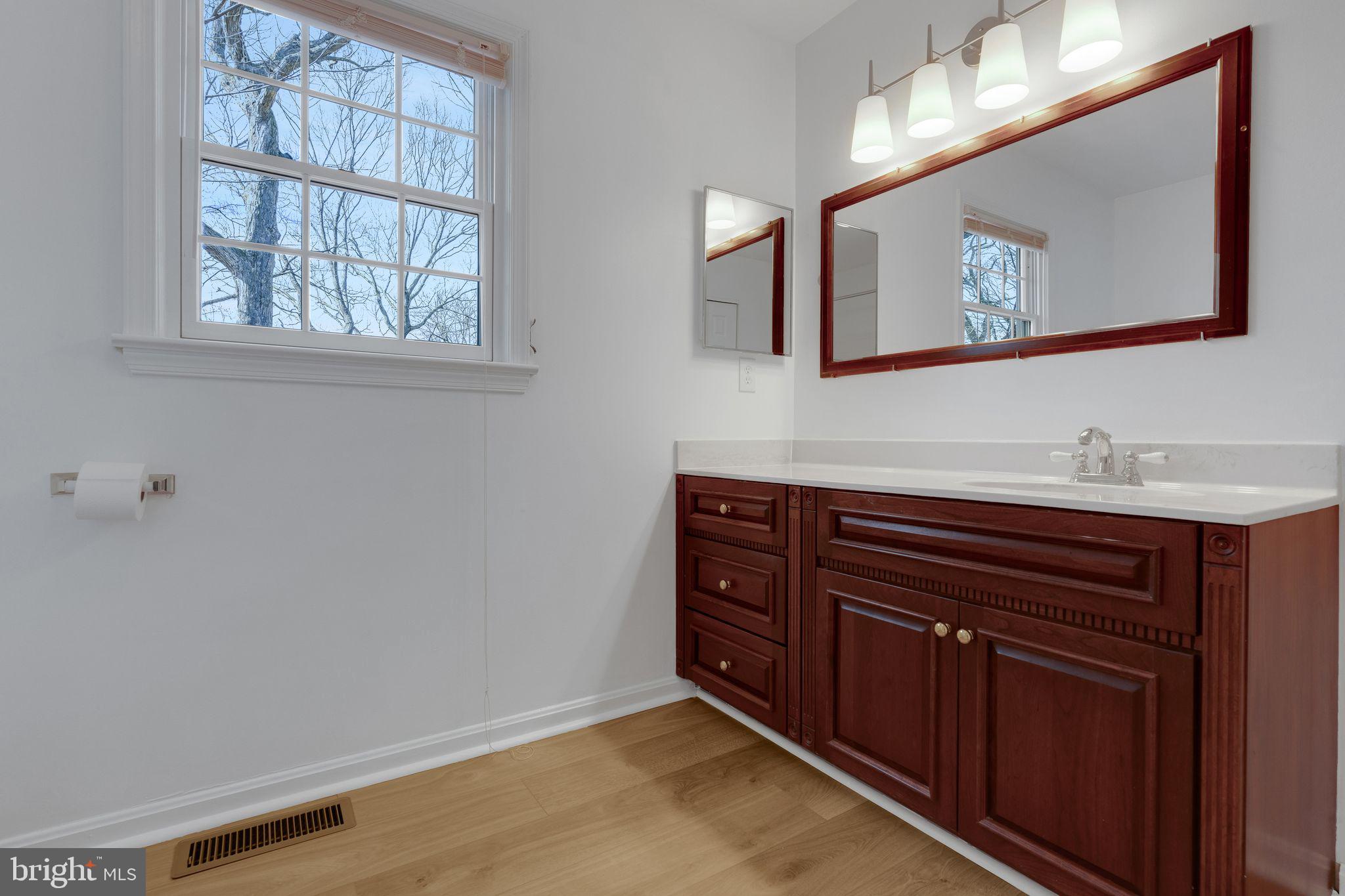 COUNTRY CLUB LAKE - Residential