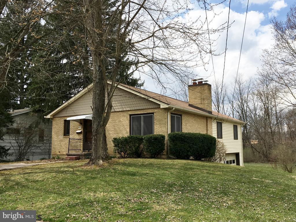 Bring your TLC to this solid ranch home in desirable College Heights. Great hardwood floors, large kitchen, mostly finished basement with large family room with a fireplace, an office/den with bookshelves and closet space and there is also a very large closet in the lower level that could possibly be another den. Very large one car garage has great workshop space. Level backyard that would be within walking distance to Radio Park Elementary school. 2 fireplaces, 1 in the living room and 1 in the family room. Oak St. is not a borough St. Visit Virtual Tour at https://rem.ax/2NYNjEl