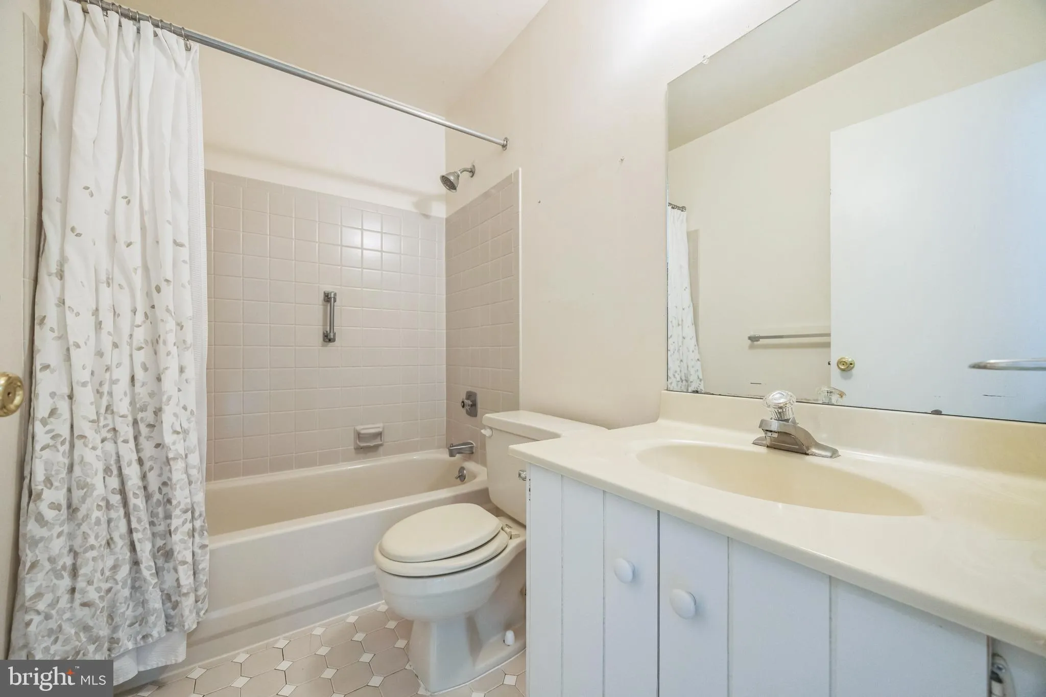 Cherry Hill, New Jersey 08034, United States, 3 Bedrooms Bedrooms, ,3 BathroomsBathrooms,Residential,Active,201927