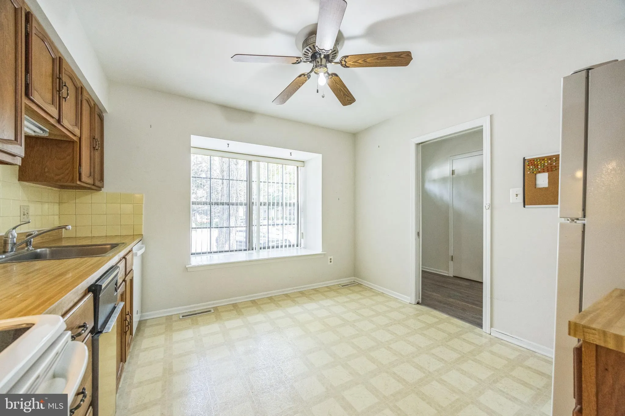 Cherry Hill, New Jersey 08034, United States, 3 Bedrooms Bedrooms, ,3 BathroomsBathrooms,Residential,Active,201927