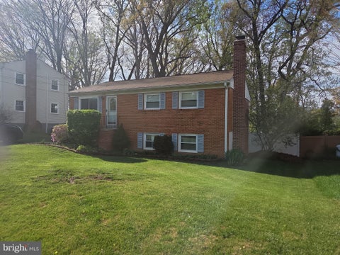 Photo of 2208 Emporia Street, WOODBRIDGE, VA 22191 (MLS # VAPW2130430)