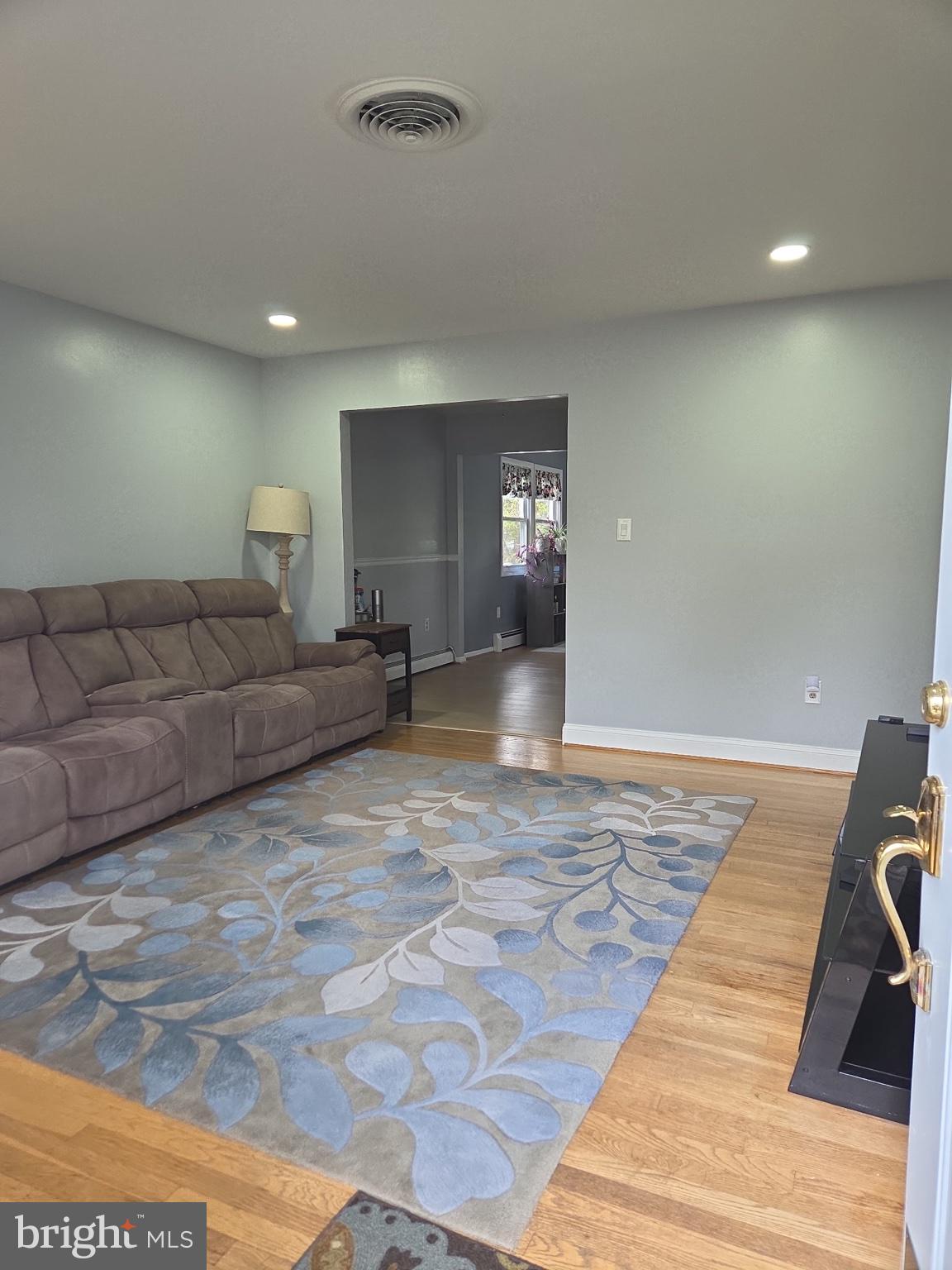 2208 EMPORIA STREET
