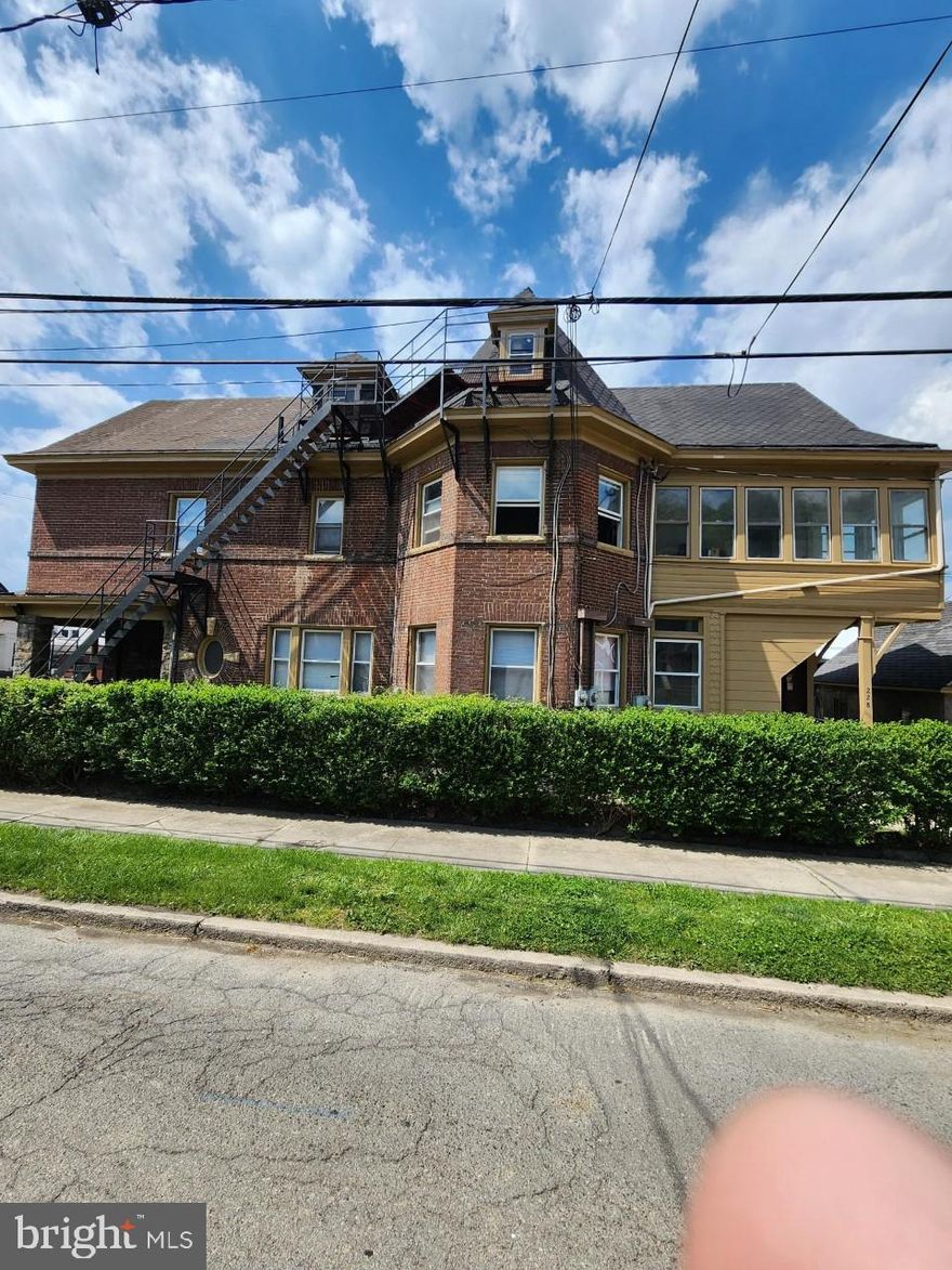 Attention investors!  Owner willing to hold seller second!  Back on market due to the third buyer not performing! This  4 or 5 unit building is finished and ready to make some money!  3 units currently leased, lots of new floors, paint and fixtures, 3 completely new kitchens and bathrooms with appliances.  Professionally managed!  Agent Owner.  Call today!!