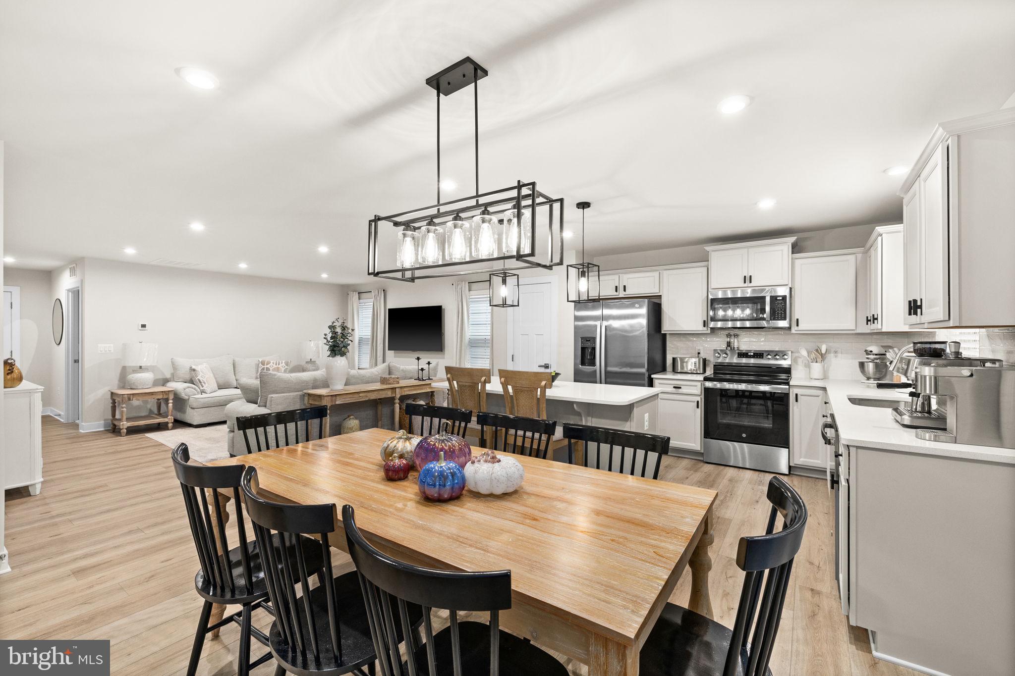 REGENCY AT CHANCELLORSVILLE NORTH - Residential