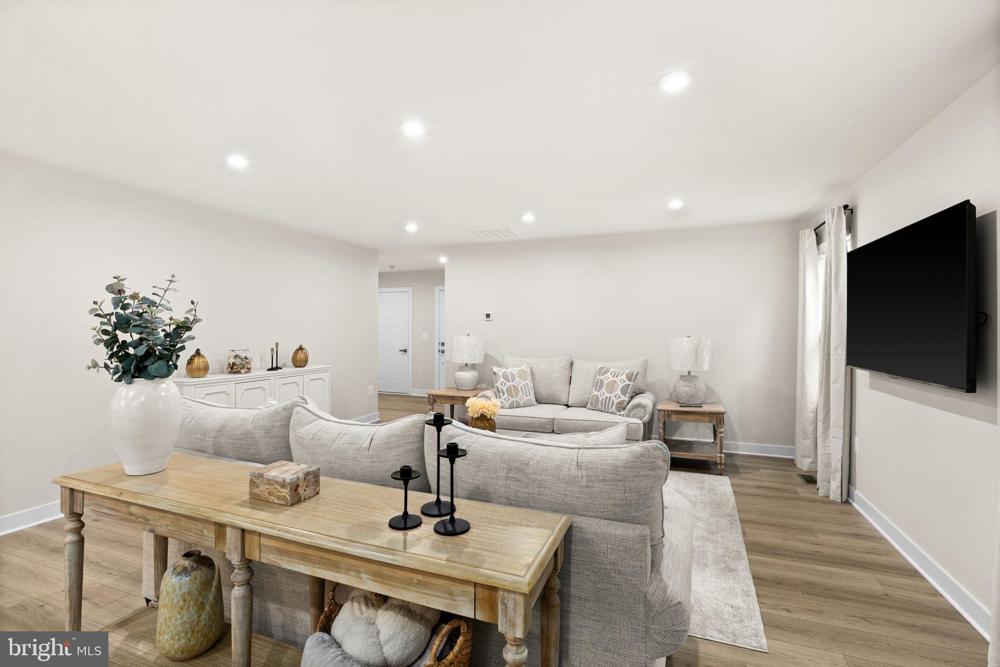 REGENCY AT CHANCELLORSVILLE NORTH - Residential