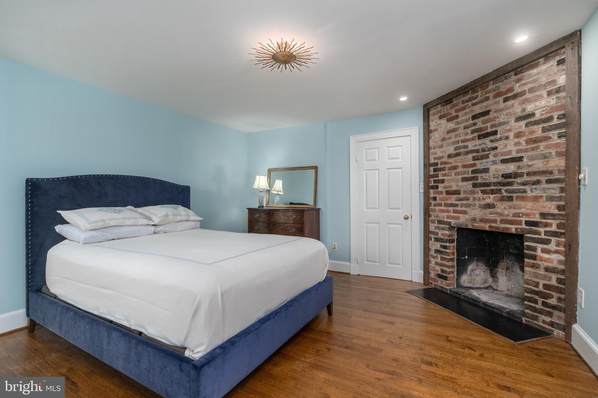 OLD TOWN ALEXANDRIA - Residential