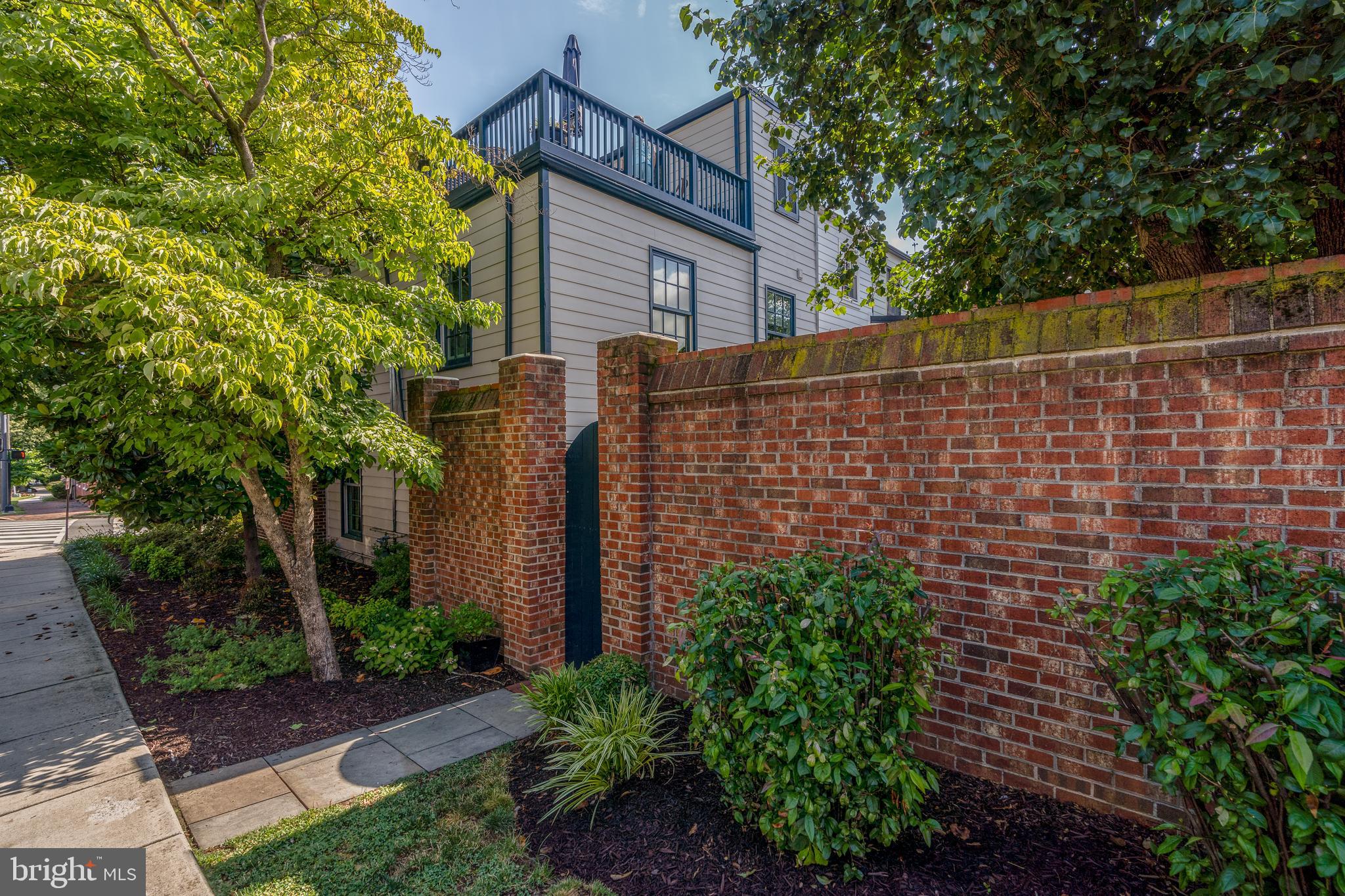OLD TOWN ALEXANDRIA - Residential